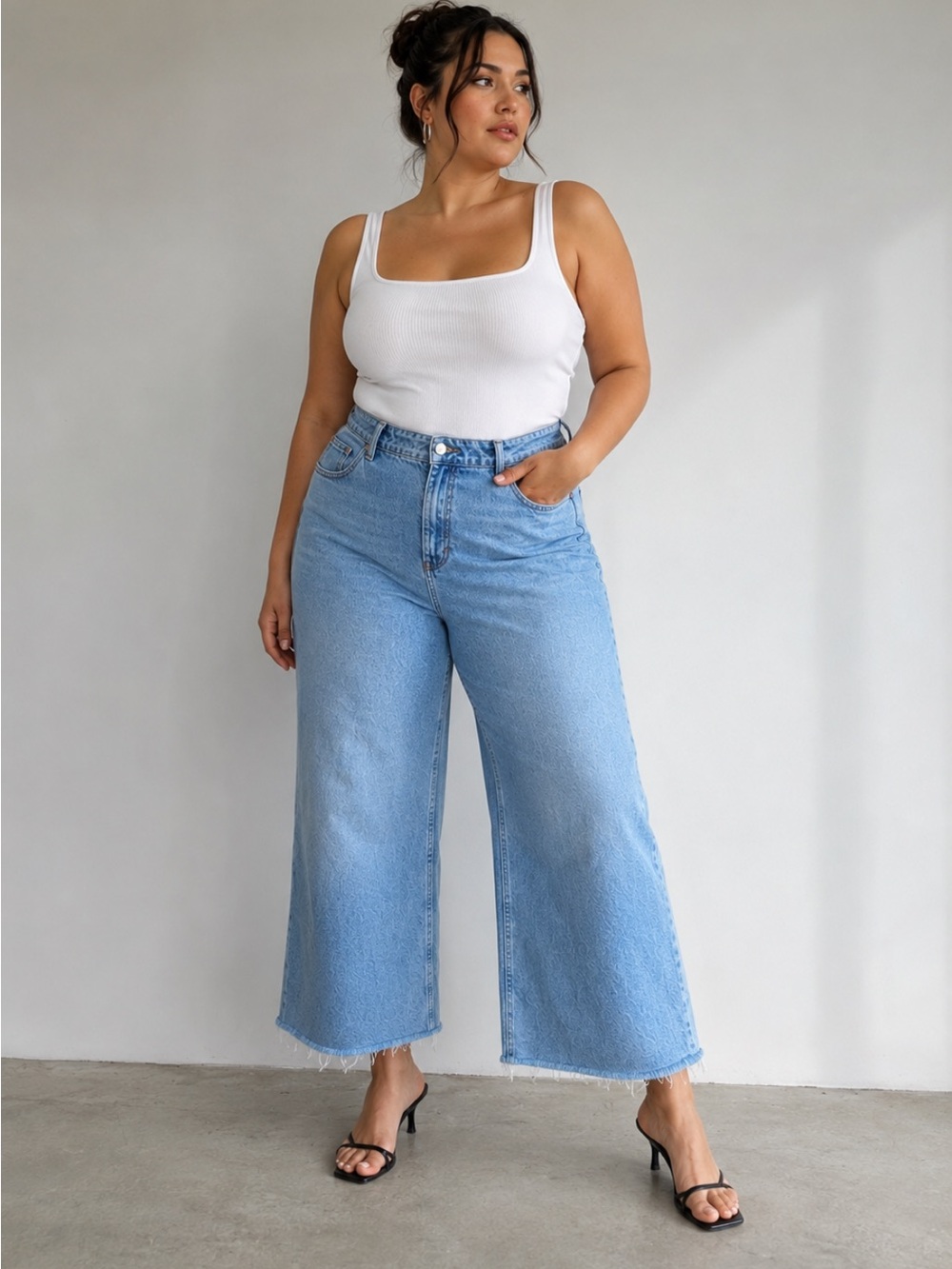 Abercrombie & Fitch Curve Love High Rise Crop Wide Leg Raw Hem Jeans W34 US 18